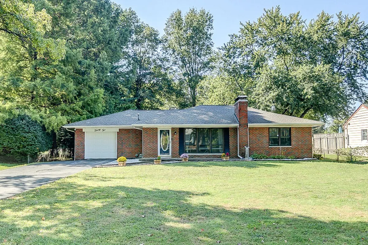 22 Elvira DR, Fairview Heights, IL 62208