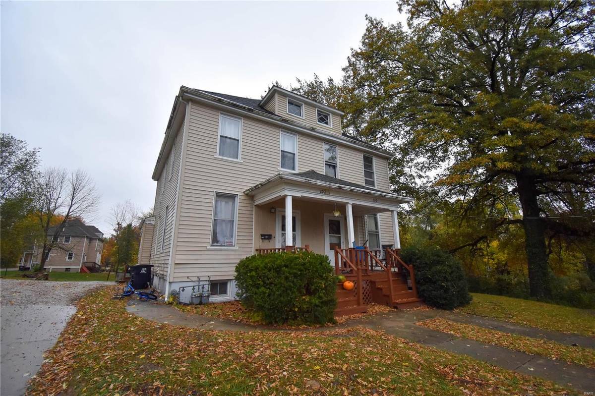 220 Franklin ST, Staunton, IL 62088