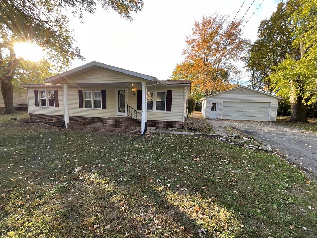 716 Myrtle ST, Staunton, IL 62088