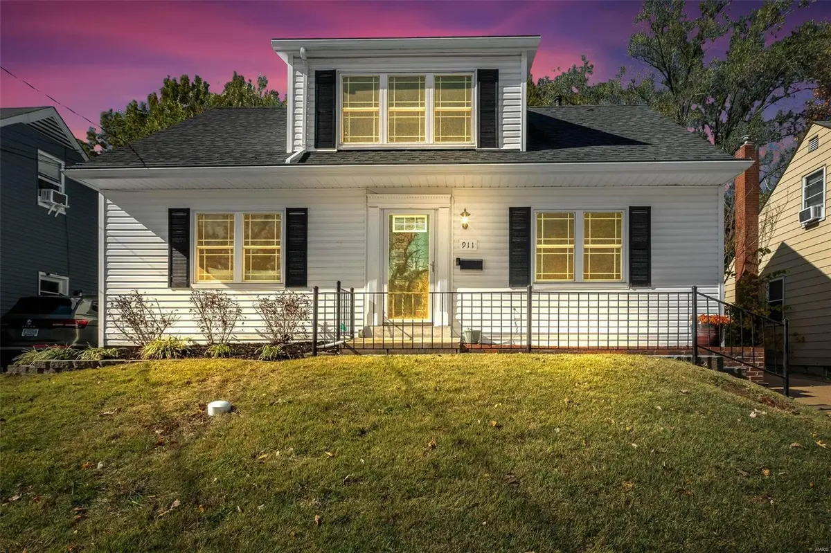 911 N Geyer RD, Kirkwood, MO 63122