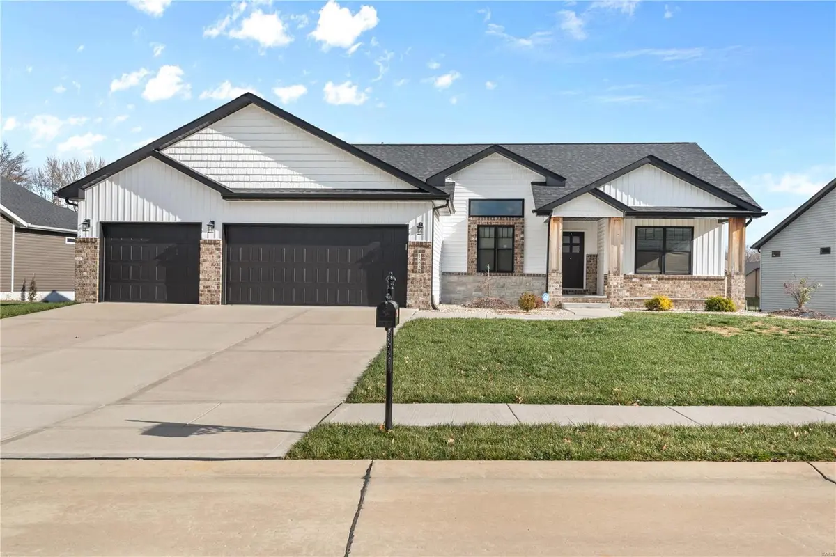 123 Timber TER N, Troy, IL 62294