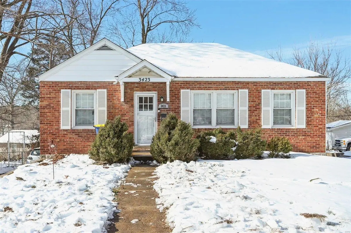 3423 Westridge LN, St Ann, MO 63074