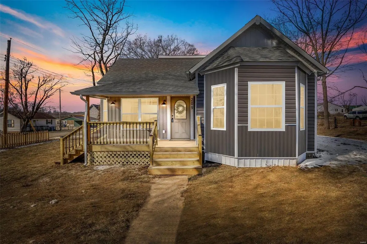 209 S Cowling ST, Desloge, MO 63601