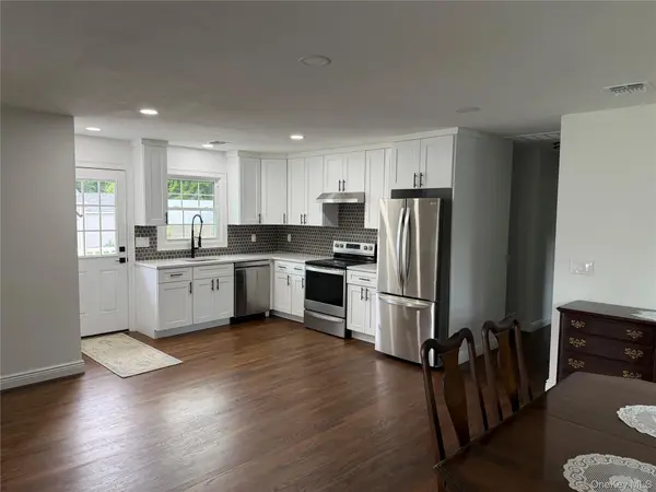 1544 N Thompson DR, Bay Shore, NY 11706