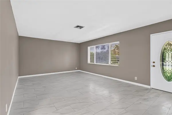2055 MARAVILLA CIR, Fort Myers, FL 33901