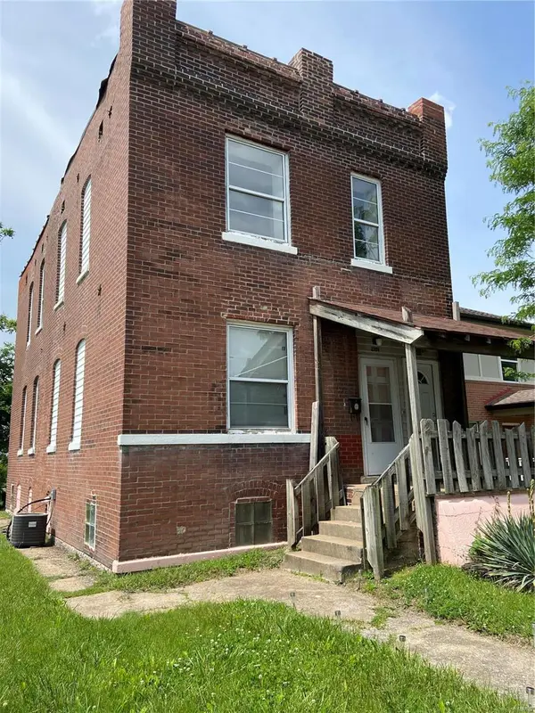 1306 Martin Luther King DR, East St Louis, IL 62201