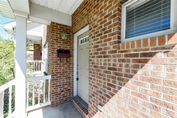 404 N Sarah ST, St Louis, MO 63108