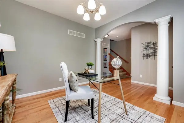 404 N Sarah ST, St Louis, MO 63108