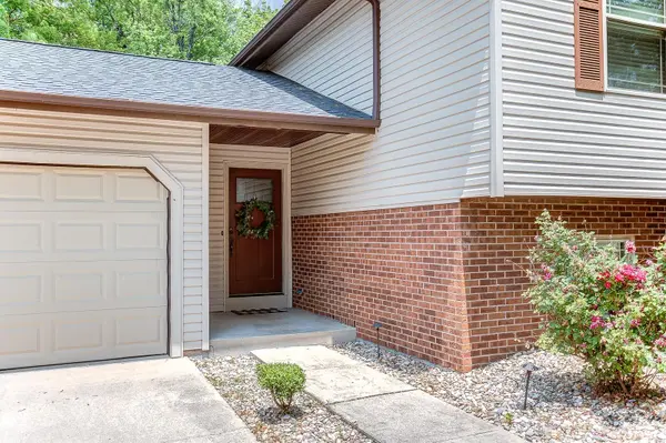 904 Carla DR, Troy, IL 62294