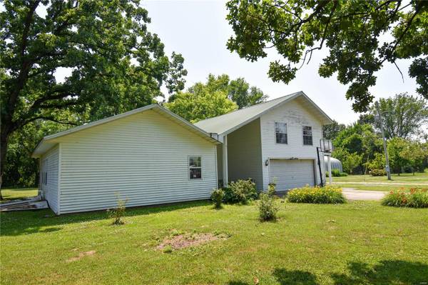 6 Crawford LN, Litchfield, IL 62056