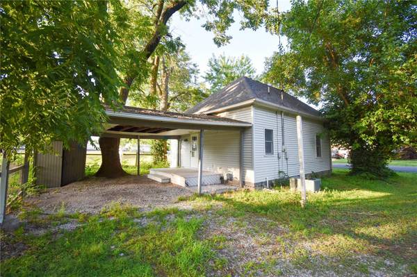 419 S Madison ST, Staunton, IL 62088