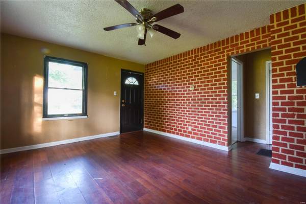 419 S Madison ST, Staunton, IL 62088