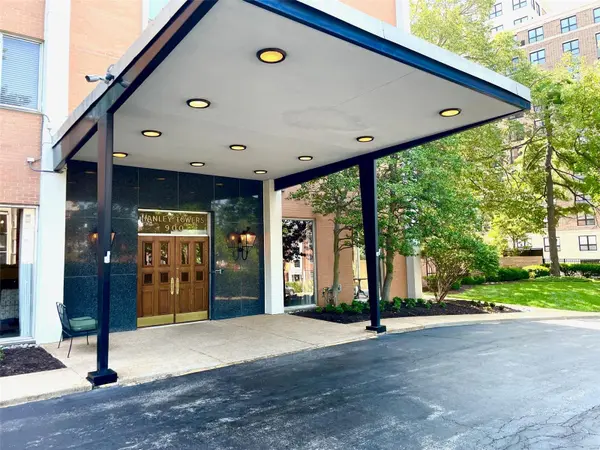 900 S Hanley RD #4D, St Louis, MO 63105