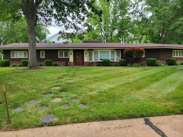 1306 Fawnvalley DR, St Louis, MO 63131