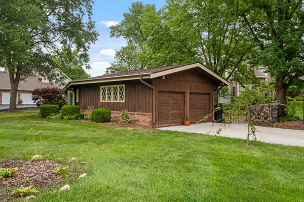 1306 Fawnvalley DR, St Louis, MO 63131