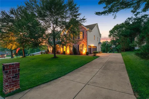 11717 Claychester DR, Des Peres, MO 63131
