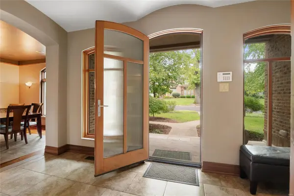 8304 Kingsbury BLVD, Clayton, MO 63105