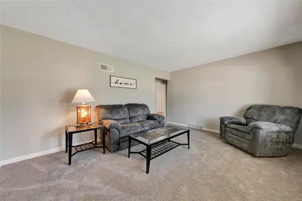 715 Florland DR, Florissant, MO 63031