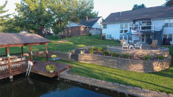 83 Shore Drive SW, Edwardsville, IL 62025