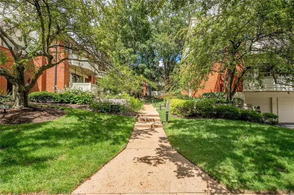 5597 Waterman BLVD #C, St Louis, MO 63112