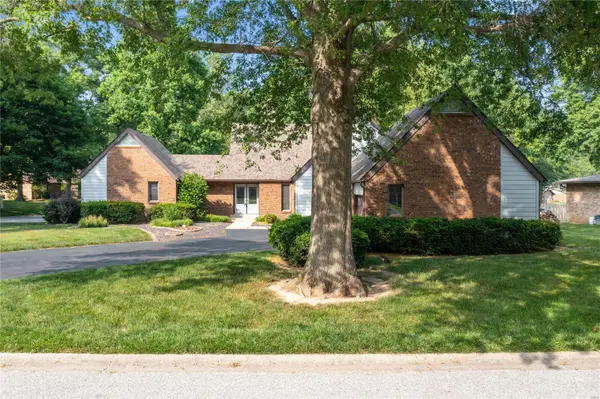 116 Greenbriar DR, Belleville, IL 62221