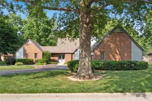 116 Greenbriar DR, Belleville, IL 62221