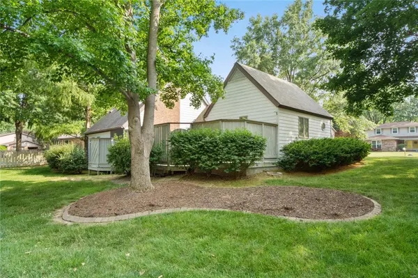 116 Greenbriar DR, Belleville, IL 62221