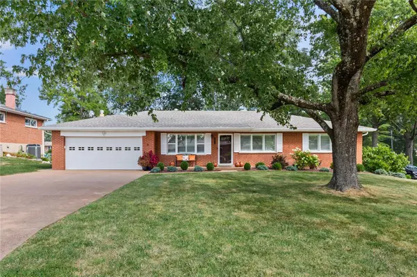 10515 Hanford DR, St Louis, MO 63128