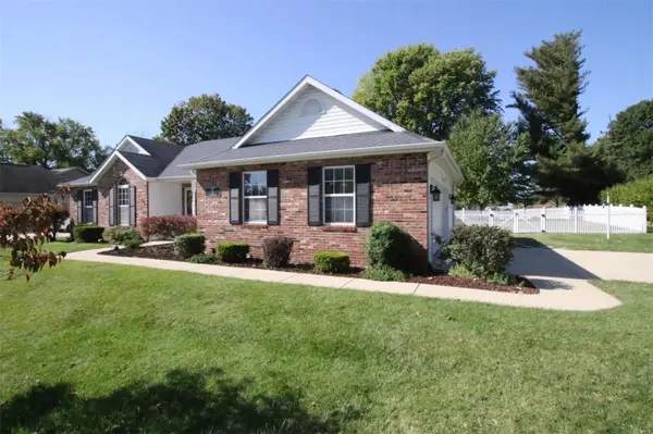 2 Grandbrook BLVD, Collinsville, IL 62234