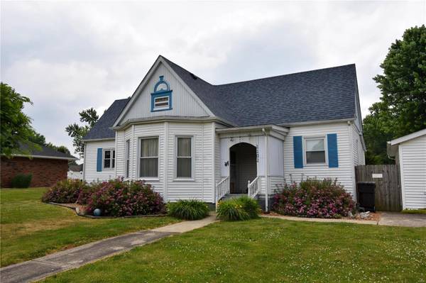 1102 W 6th ST, Staunton, IL 62088