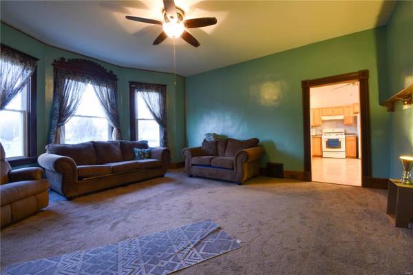1102 W 6th ST, Staunton, IL 62088