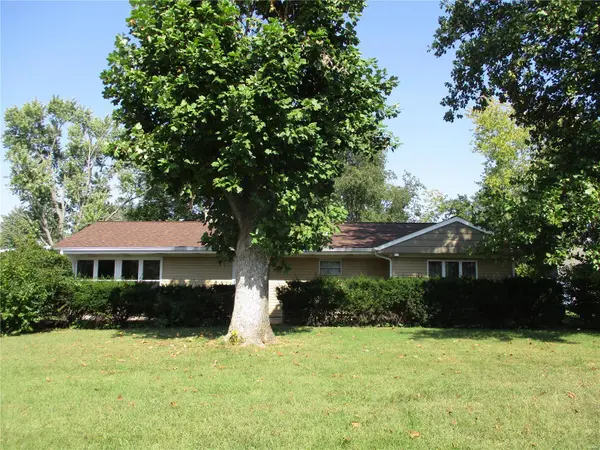 1211 Brenda ST, Chester, IL 62233