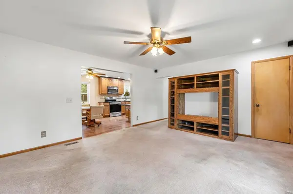2608 Elm ST, St Charles, MO 63301