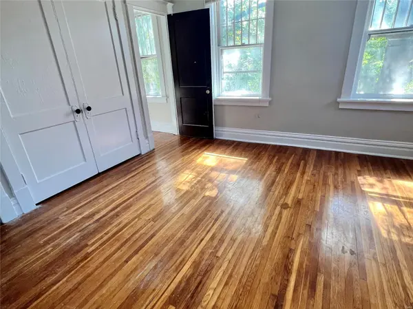 3935 Potomac ST, St Louis, MO 63116