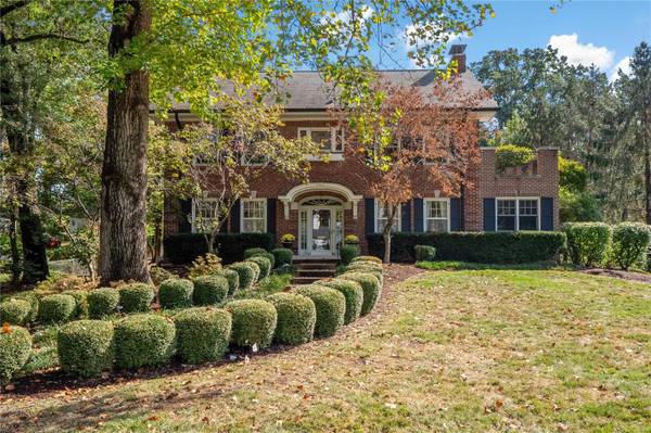 440 Sherwood DR, Webster Groves, MO 63119