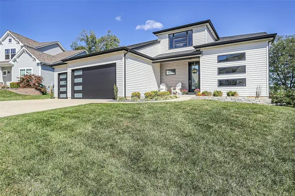 18 Macarthur CT, St Charles, MO 63304