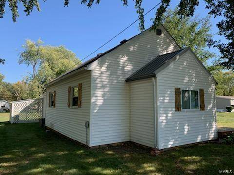 1102 Washington AVE, Staunton, IL 62088