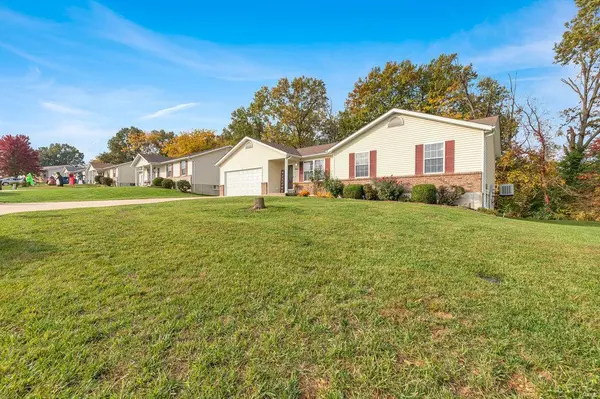 97 Robin Hood DR, Troy, MO 63379