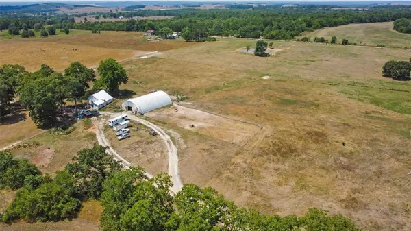 756 CO RD 384, Koshkonong, MO 65692