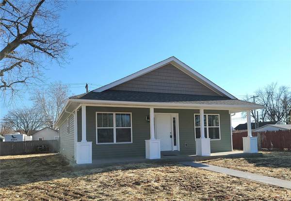 206 Washington AVE, East Alton, IL 62024