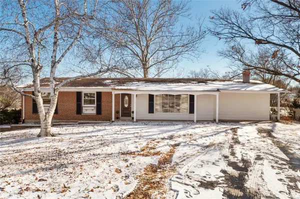 1228 Oak Bark, Creve Coeur, MO 63146