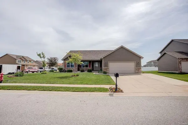 836 Tanzanite LN, Mascoutah, IL 62258