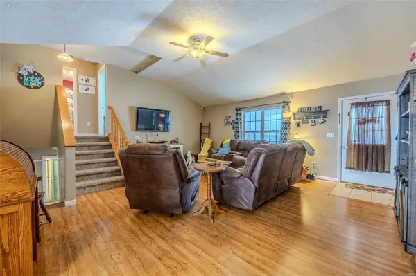 1321 Nathaniel DR, Lebanon, MO 65536