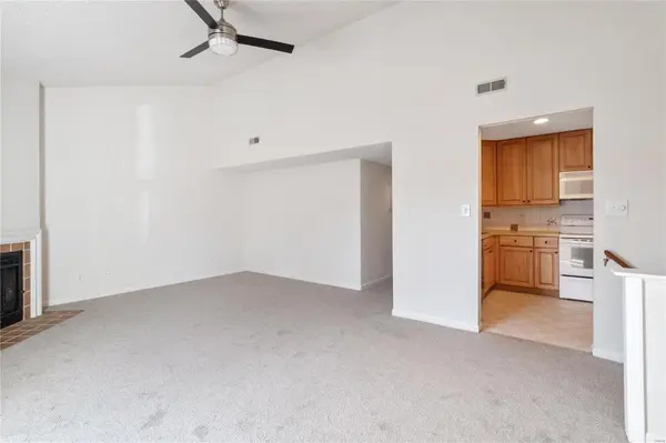 1429 Peacock LN, Brentwood, MO 63144