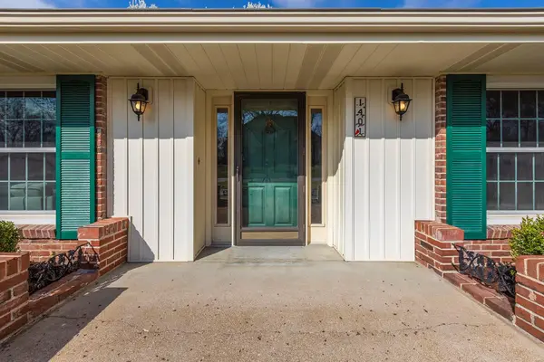 1401 Breezeridge DR, Des Peres, MO 63131
