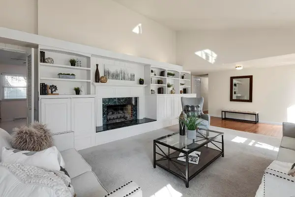 1401 Breezeridge DR, Des Peres, MO 63131