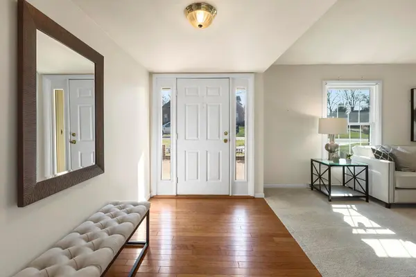 1401 Breezeridge DR, Des Peres, MO 63131