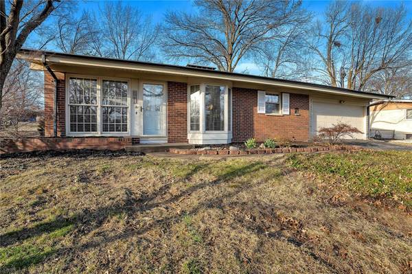 10247 maebern TER, Sunset Hills, MO 63127