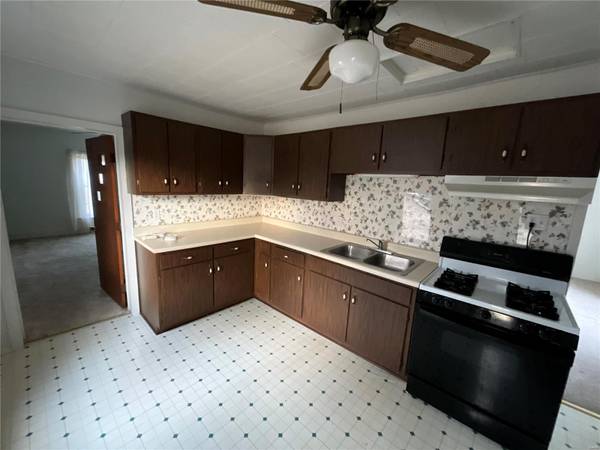 613 N Madison ST, Litchfield, IL 62056