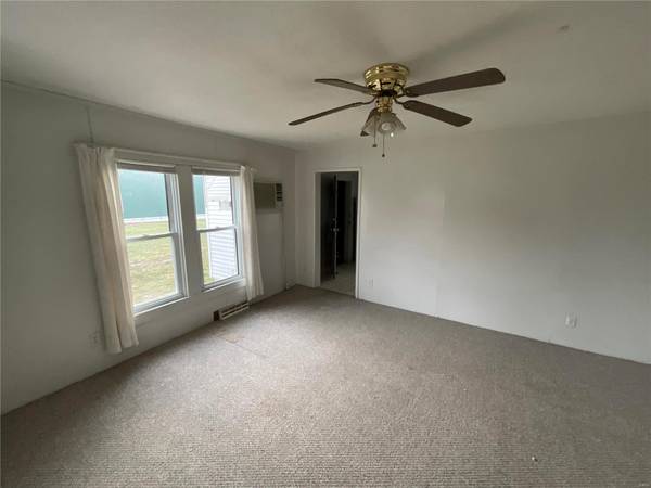 613 N Madison ST, Litchfield, IL 62056